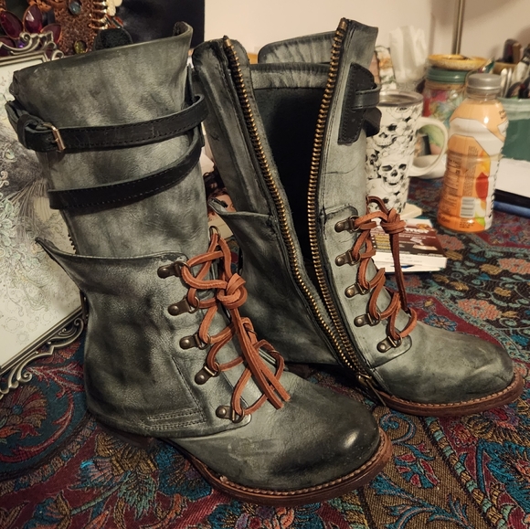 Ravi Freebird Boots - Picture 6 of 11